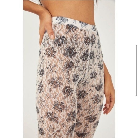 NWT! FP Free People Layered in Lace Leggings Sz Large - Picture 3 of 8